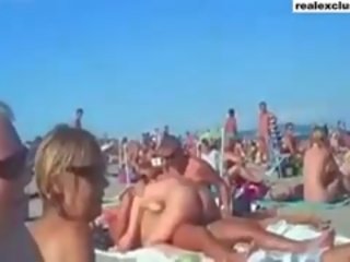 Publisks kails pludmale svingeri sekss uz vasara 2015