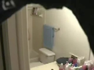 Cudowny nastolatka podglądanie kamera łazienka