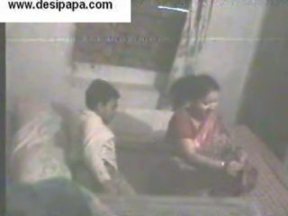 Indiyano pair lihim filmed sa nila silid swallowing at pagkakaroon malaswa video bawat iba