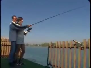 टीन ब्रुनेट बेकार कॉक और हो जाता है गड़बड़ में पुसी पास fishing व्यापार