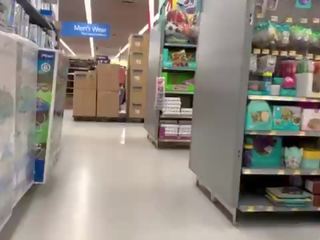 Stalker تسجيل فتاة في walmart public&excl; هي لديها لا سراويل في جمهور