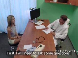 Warga rusia madu pertama masa di dr. mengongkek dia dalam pejabat
