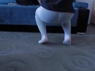 Teasing in putih tights