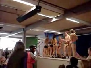 Dinamarquesa alto escola meninas descascamento em silkeborg gy