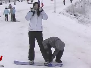 Asiática pareja loca snowboarding y sexual adventures vid