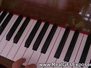 Xấu đàn piano người chơi được cứng đập trừng trị