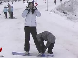 Asia pasangan gila snowboarding dan seksual petualangan vid