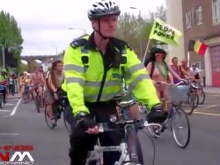 2013 wnbr brighton lovaglás megy ahead nők ruhában, férfiak meztelen