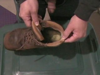 Urina în cizme