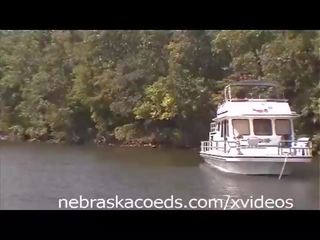 Fête filles sur une bateau première partie