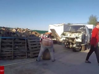 Follada por detrás une la gorda fr el vertedero de coches.gui018