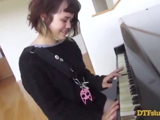 Yhivi vids od pianino umiejętności followed przez ostro dorosły klips i sperma przez jej twarz! - featuring: yhivi / james deen