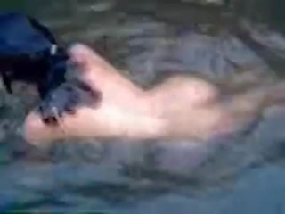 Maravilloso y pechugona aficionado adolescente deity nadando desnudo en la río - fuckmehard.club