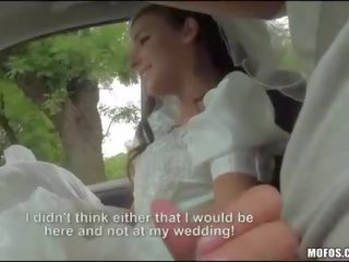 Amirah adara sa bridal gown publiko x sa turing pelikula