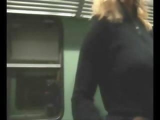 Amatoriale cazzo su il treno