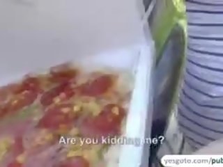 Offentlig knulling med pizza leveranse elskerinne