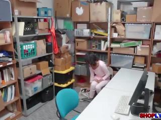 Minuscolo università diva kat arina scopa in il ufficio